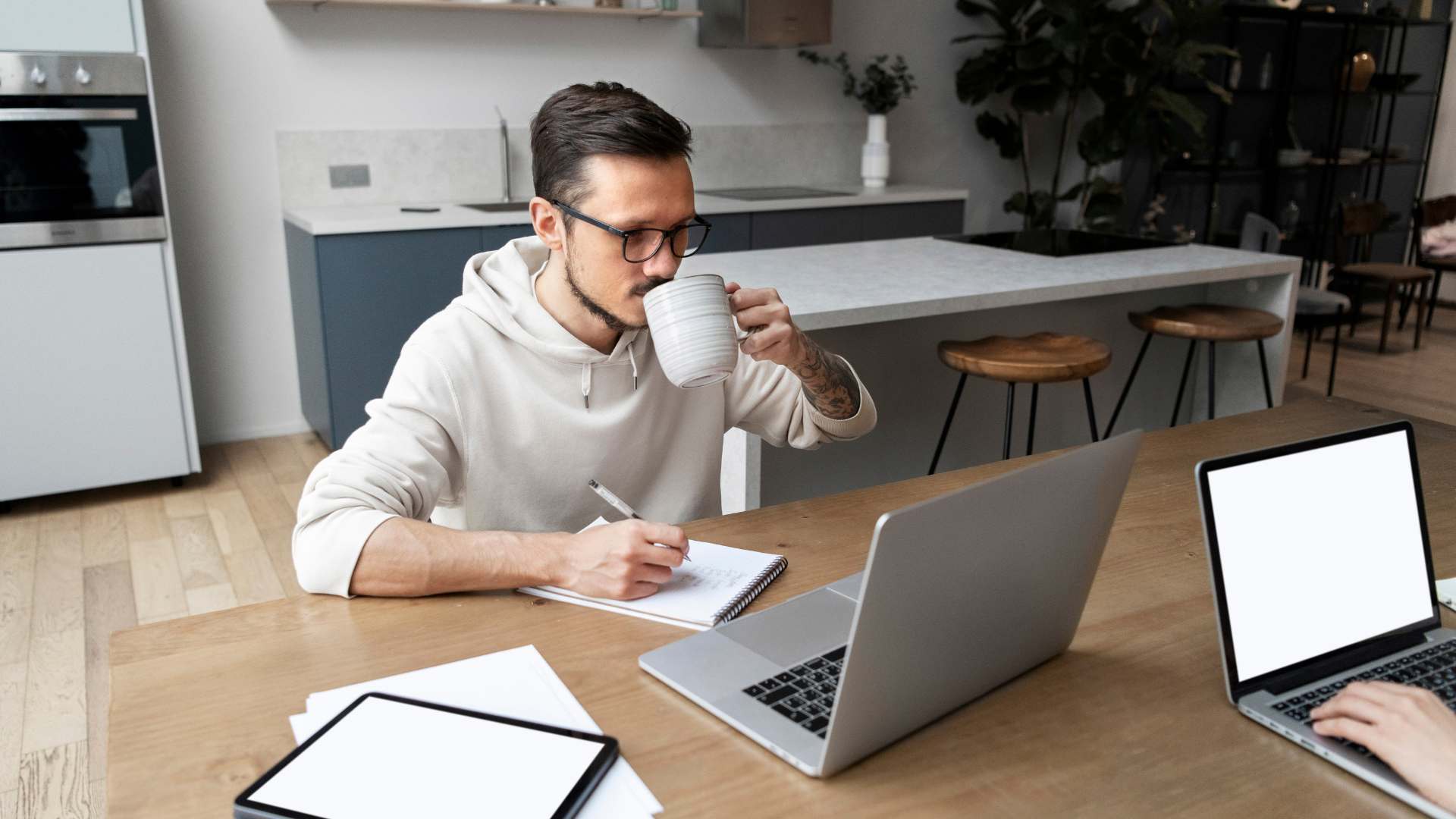 השפעת עבודה היברידית על שוק ההשמה